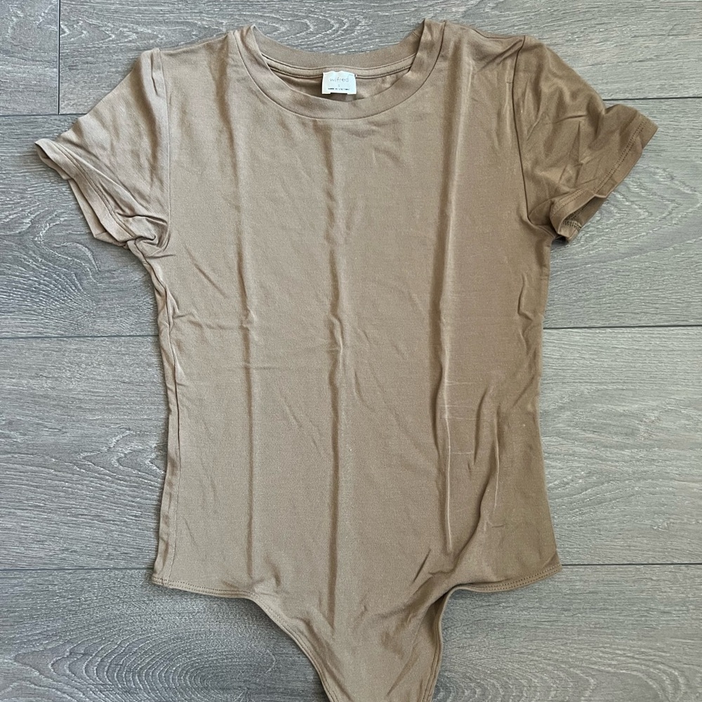 Wilfred Tan Fitted Bodysuit with Crew Neck